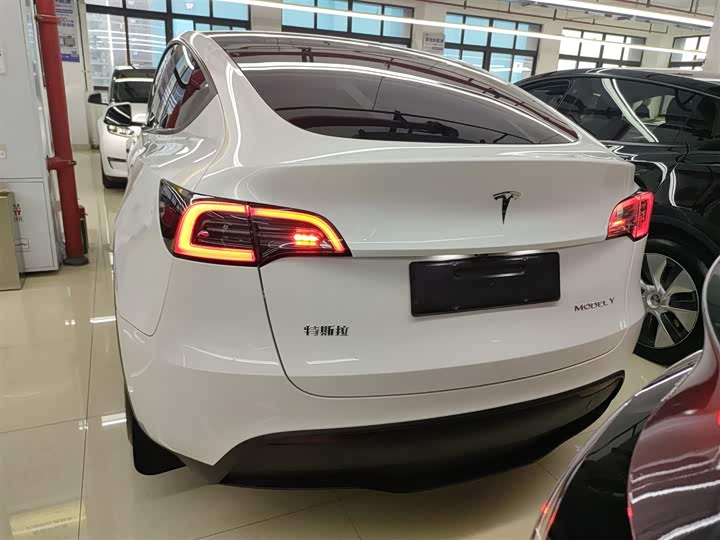 Фото 6 - Tesla Model Y