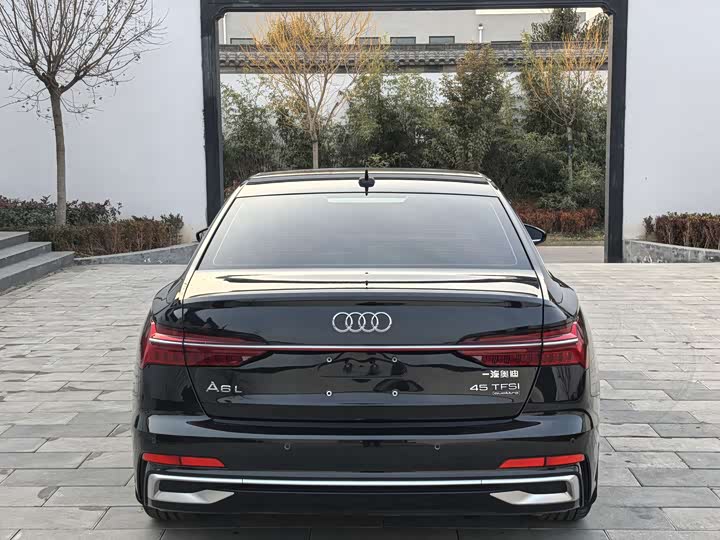 Фото 5 - Audi A6L