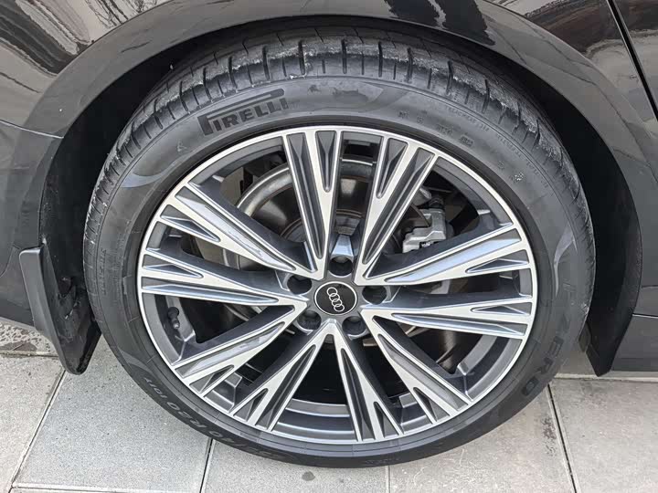 Фото 8 - Audi A6L