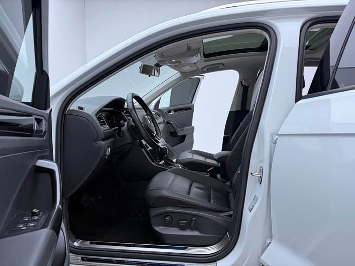 Фото 5 - Volkswagen T-Roc