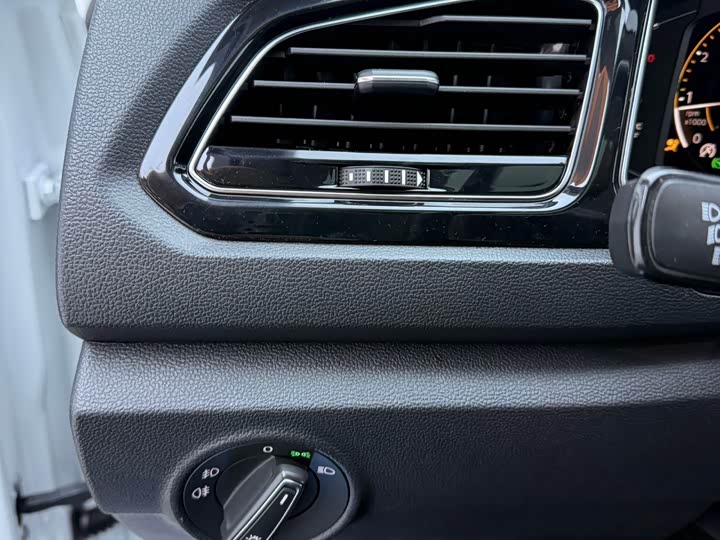 Фото 6 - Volkswagen T-Roc