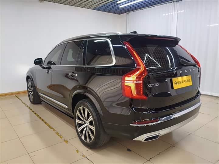 Фото 6 - Volvo XC90