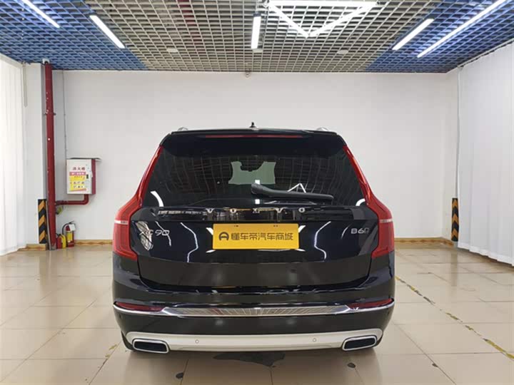 Фото 7 - Volvo XC90