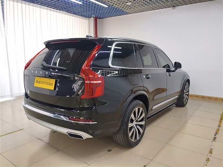 Фото 8 - Volvo XC90