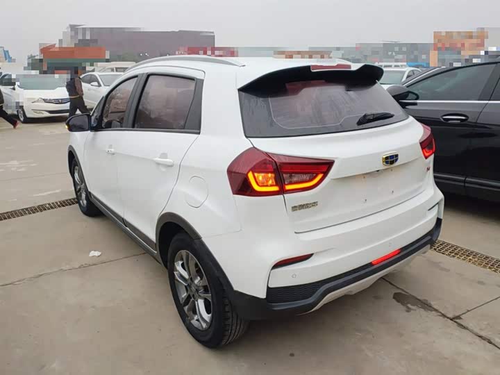 Фото 5 - Geely Vision X3