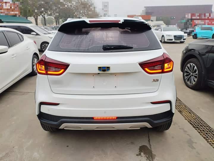 Фото 6 - Geely Vision X3