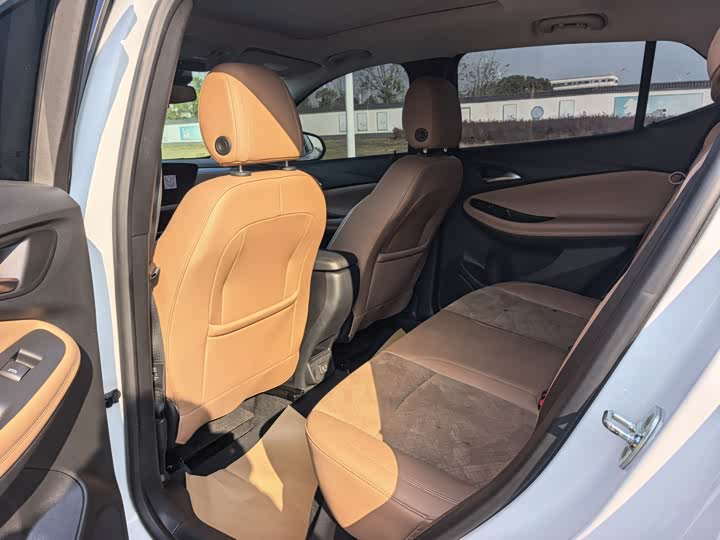 Фото 8 - Buick Encore Plus