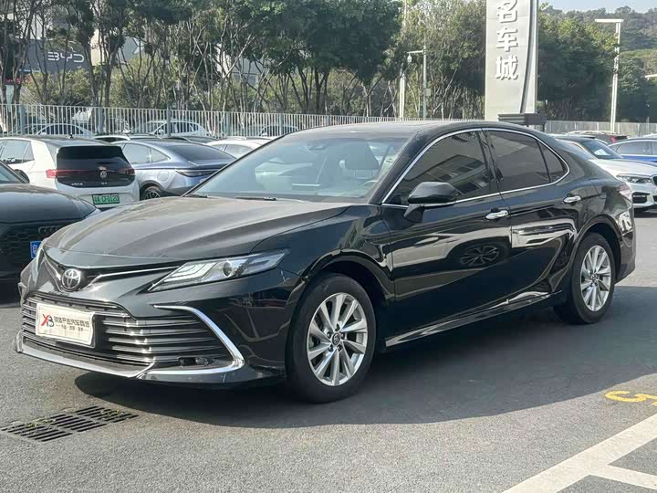 Фото 1 - Toyota Camry