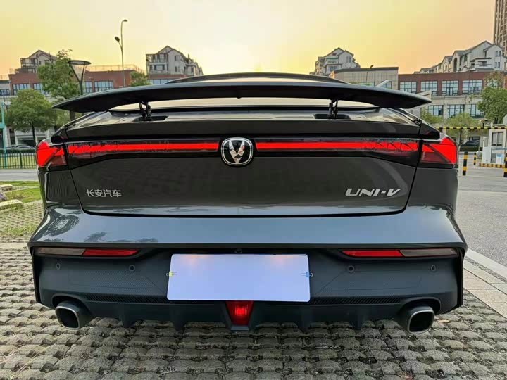 Фото 8 - Changan UNI-V