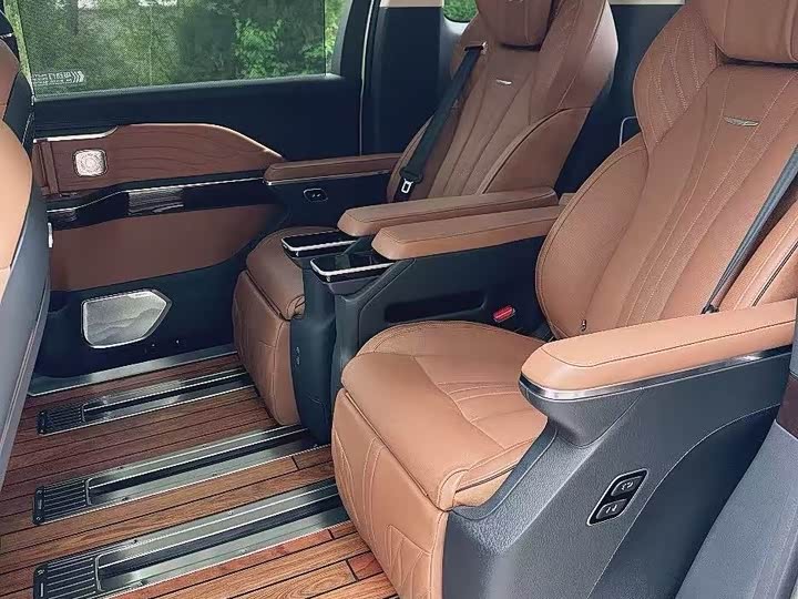 Фото 2 - Hongqi HQ9