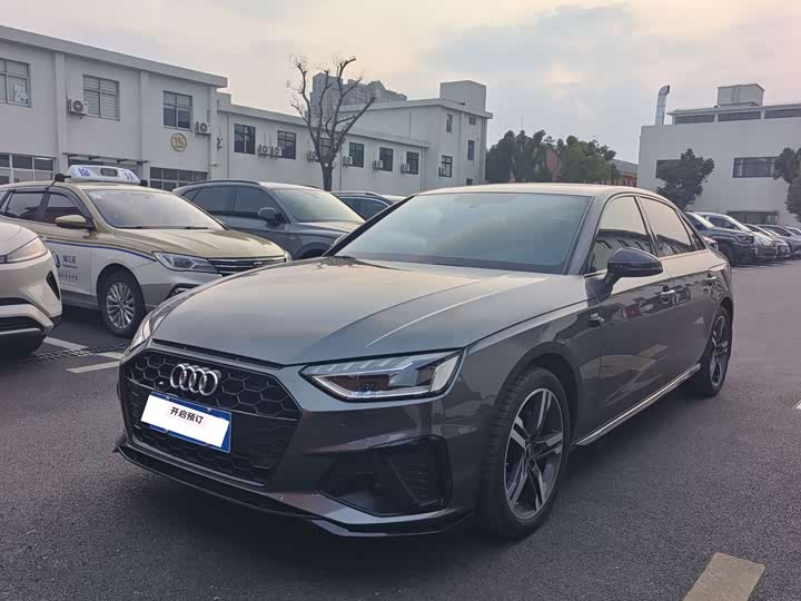 Фото 1 - Audi A4L