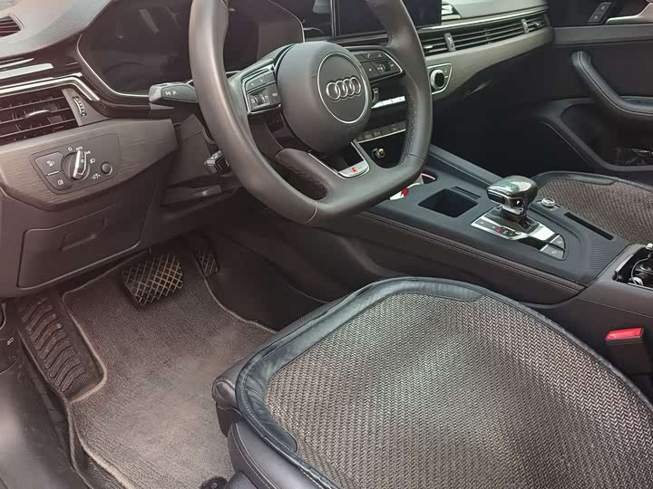 Фото 4 - Audi A4L