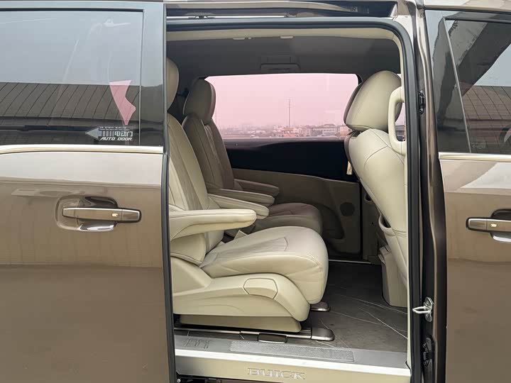 Фото 5 - Buick GL8 ES