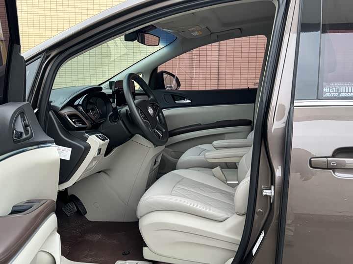 Фото 6 - Buick GL8 ES