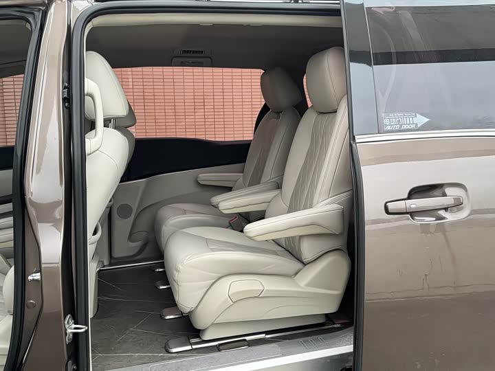 Фото 9 - Buick GL8 ES