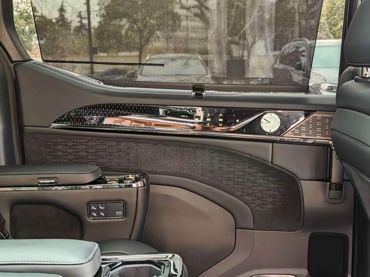 Фото 9 - Zeekr 009