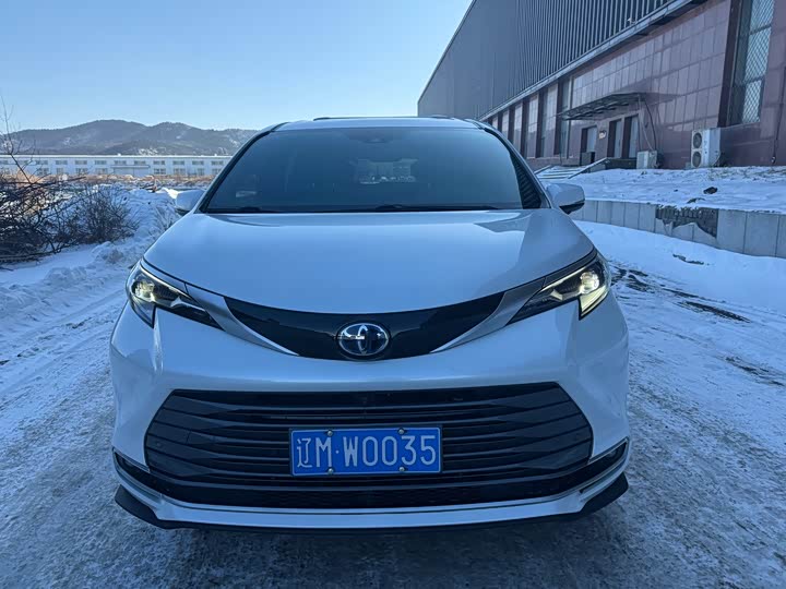 Фото 2 - Toyota Sienna