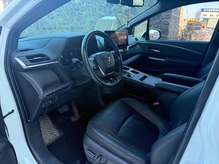 Фото 7 - Toyota Sienna