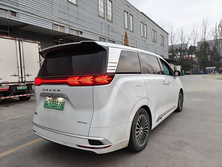 Фото 4 - Denza D9