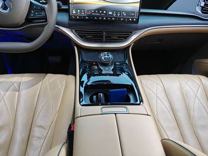 Фото 8 - Denza D9