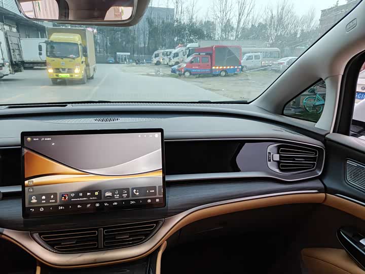 Фото 9 - Denza D9