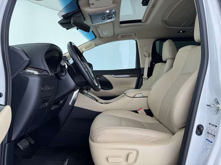 Фото 3 - Toyota Alphard