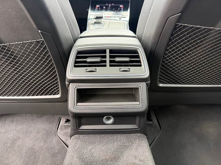 Фото 9 - Audi A6L