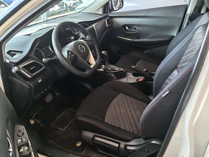 Фото 7 - Nissan Lannia