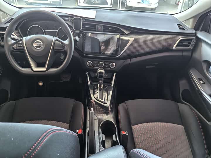 Фото 8 - Nissan Lannia