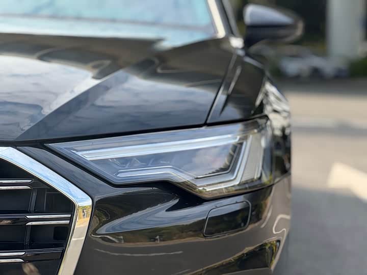 Фото 4 - Audi A6L