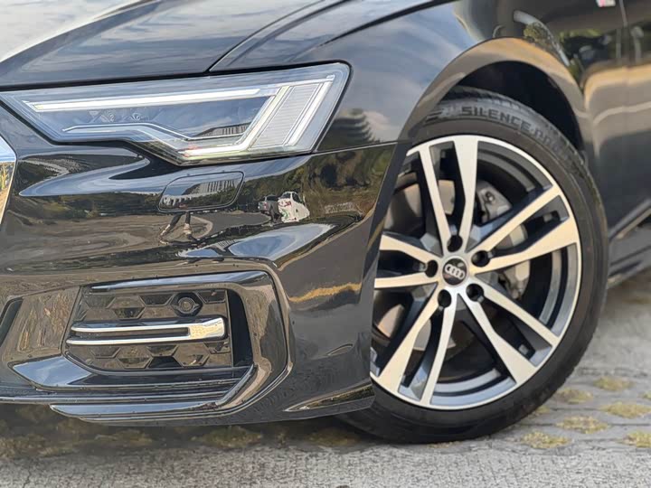 Фото 6 - Audi A6L