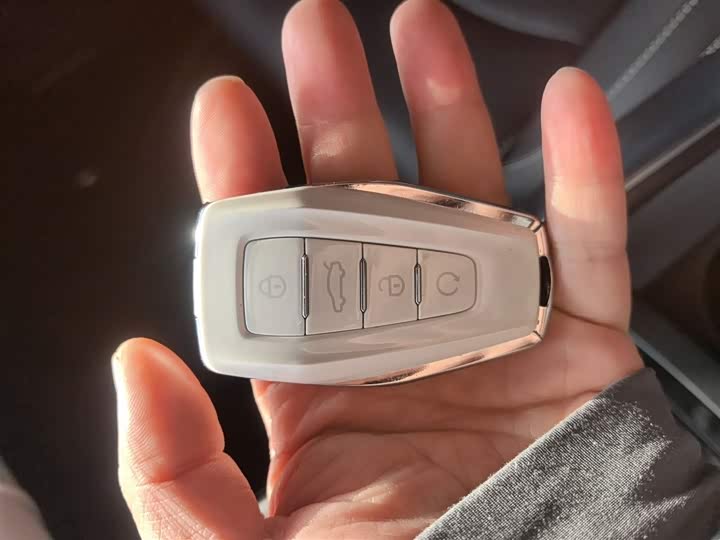 Фото 9 - Geely Atlas