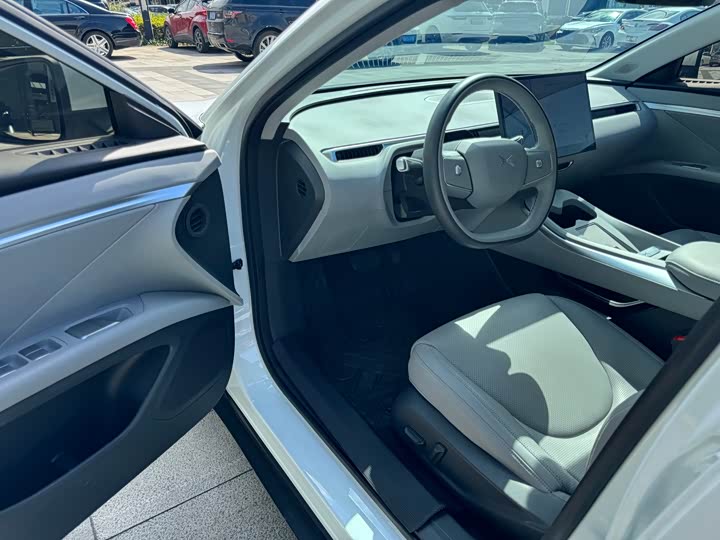 Фото 8 - XPeng Mona M03