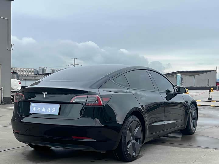 Фото 5 - Tesla Model 3