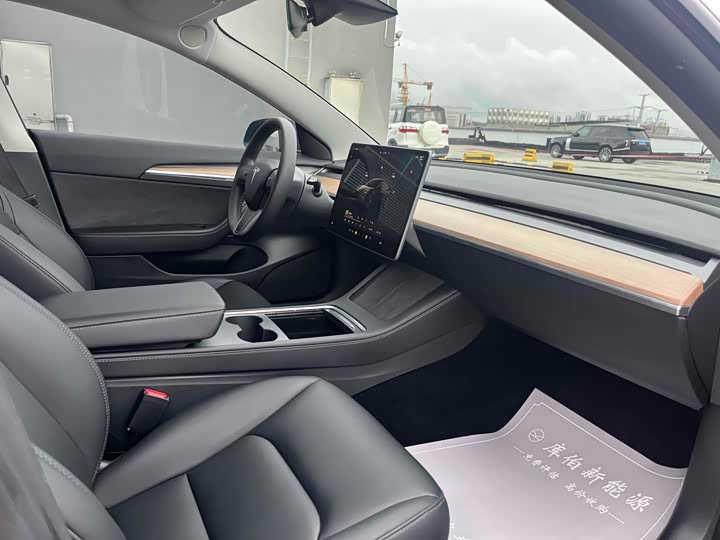 Фото 8 - Tesla Model 3
