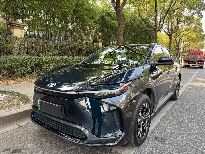 Фото 1 - Toyota bZ4X