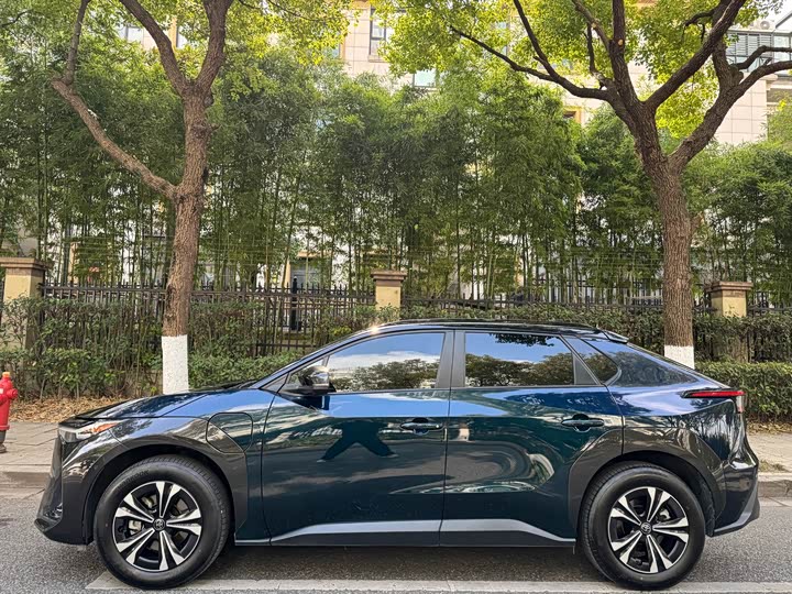 Фото 3 - Toyota bZ4X