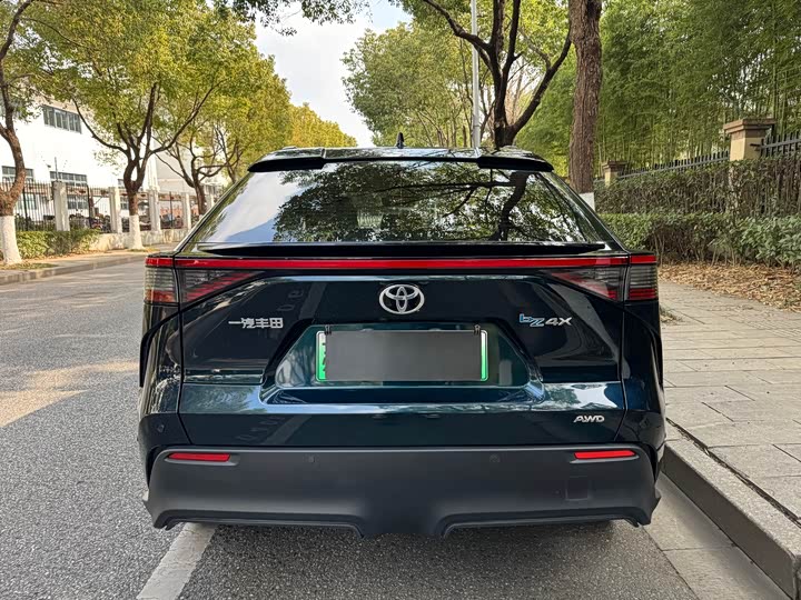 Фото 5 - Toyota bZ4X