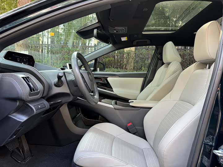 Фото 7 - Toyota bZ4X