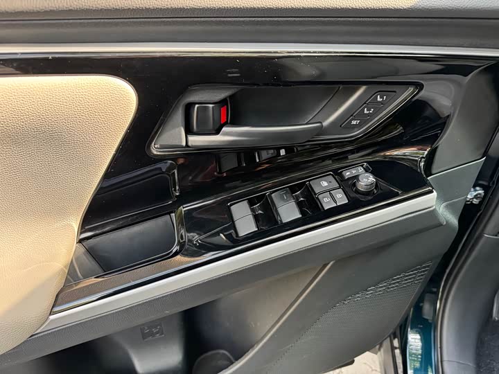 Фото 8 - Toyota bZ4X