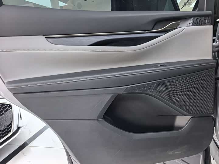 Фото 7 - Ford Edge