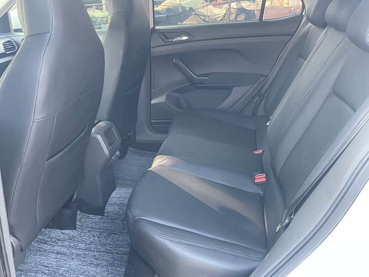 Фото 5 - Volkswagen T-Cross