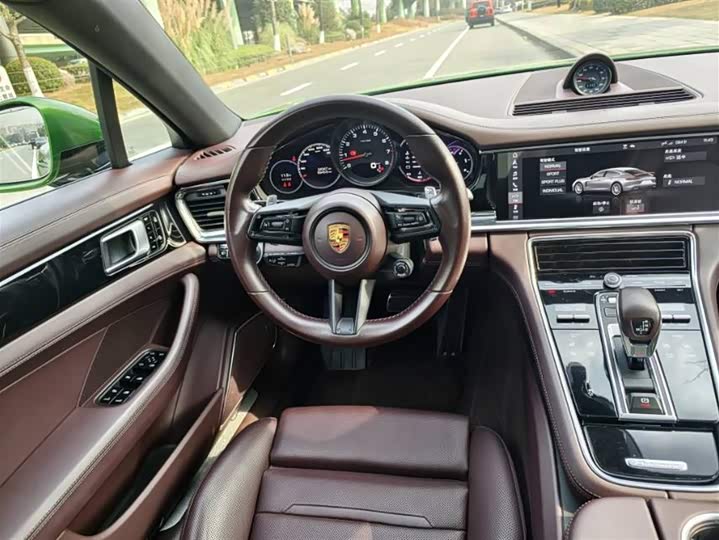 Фото 8 - Porsche Panamera