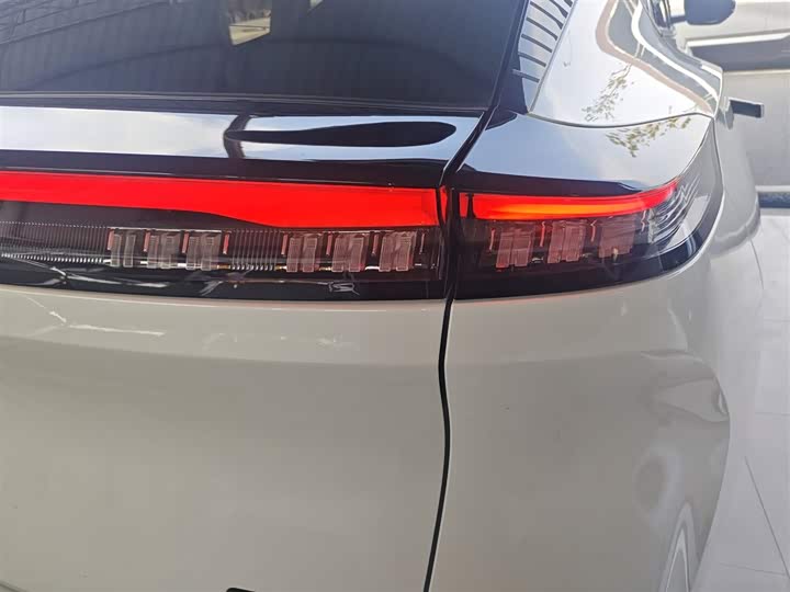 Фото 8 - Dongfeng Aeolus Sky EV01