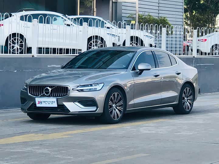 Фото 1 - Volvo S60