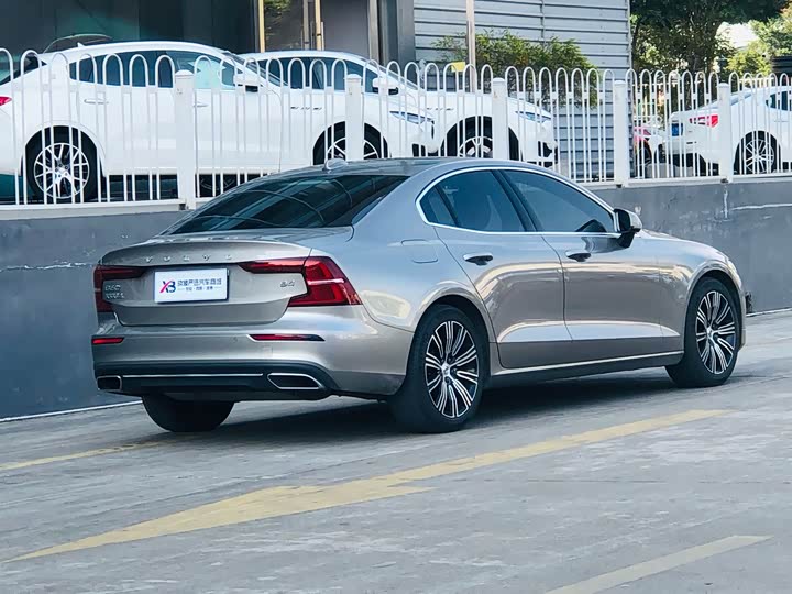 Фото 4 - Volvo S60