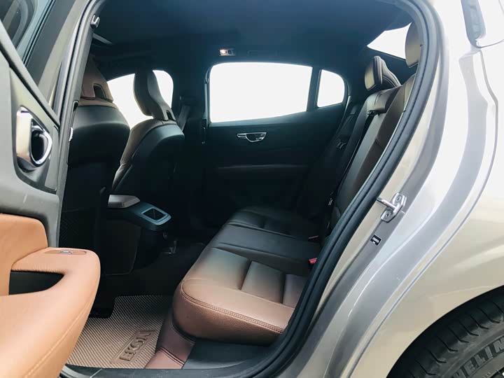 Фото 7 - Volvo S60