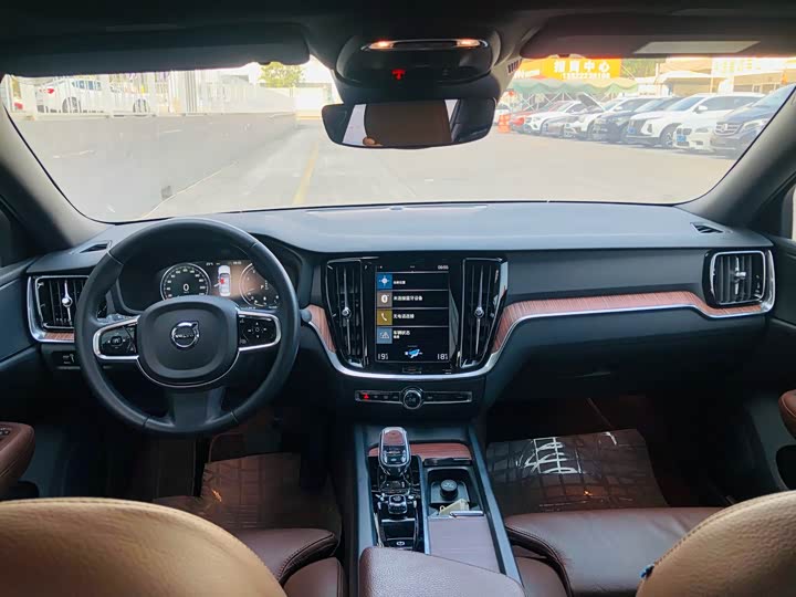 Фото 8 - Volvo S60