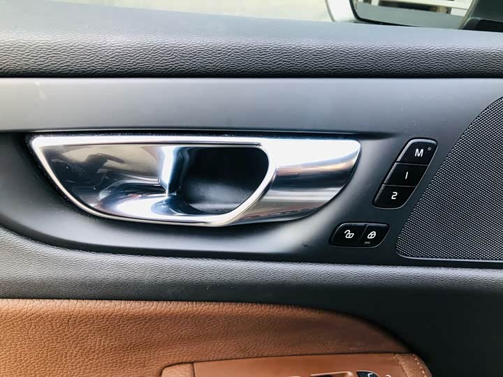 Фото 9 - Volvo S60