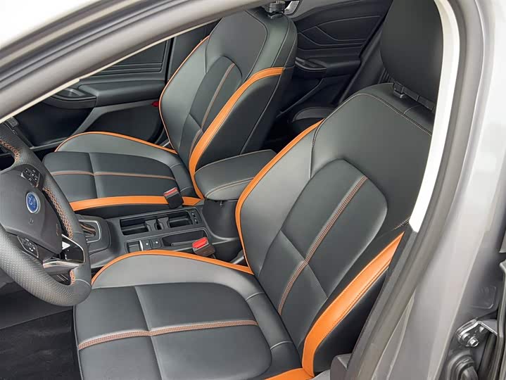 Фото 8 - Ford Focus